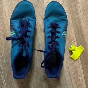 women’s size 8 track shoes, rarely worn